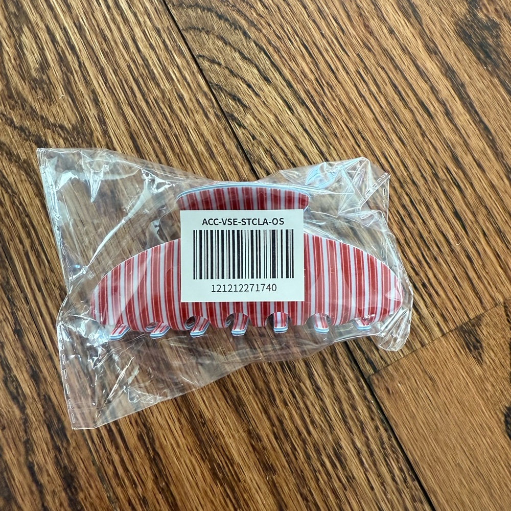 SET Active Valentines Drop Striped Claw Clip - Picture 4 of 4